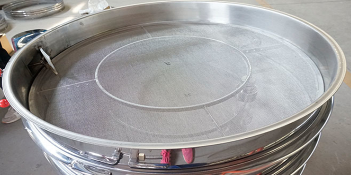 Aplicação da peneira vibratória ultrassônica na produção de baterias