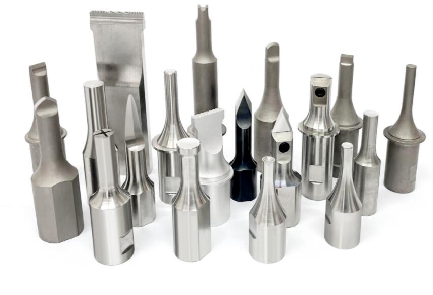 A máquina de corte ultrassônico é um tipo de equipamento ultrassônico especialmente usado para corte e é uma das categorias importantes de aplicações ultrassônicas.