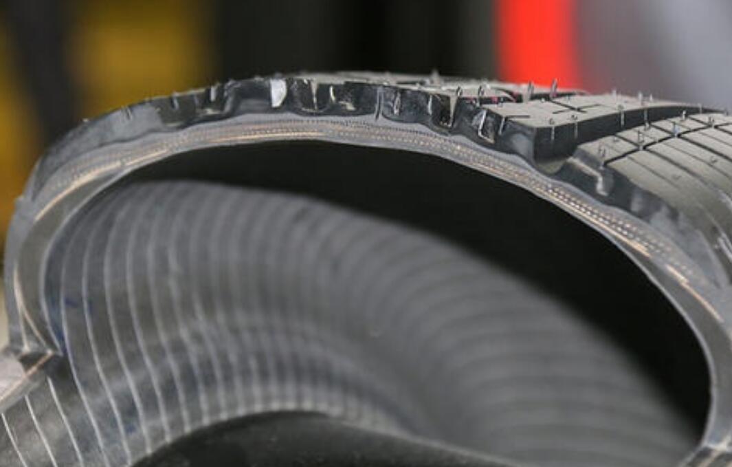 E sobre as vantagens e características da máquina de corte ultrassônico de pneus？